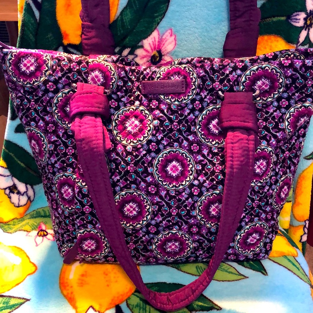 Vera Bradley lilac medallion EUC